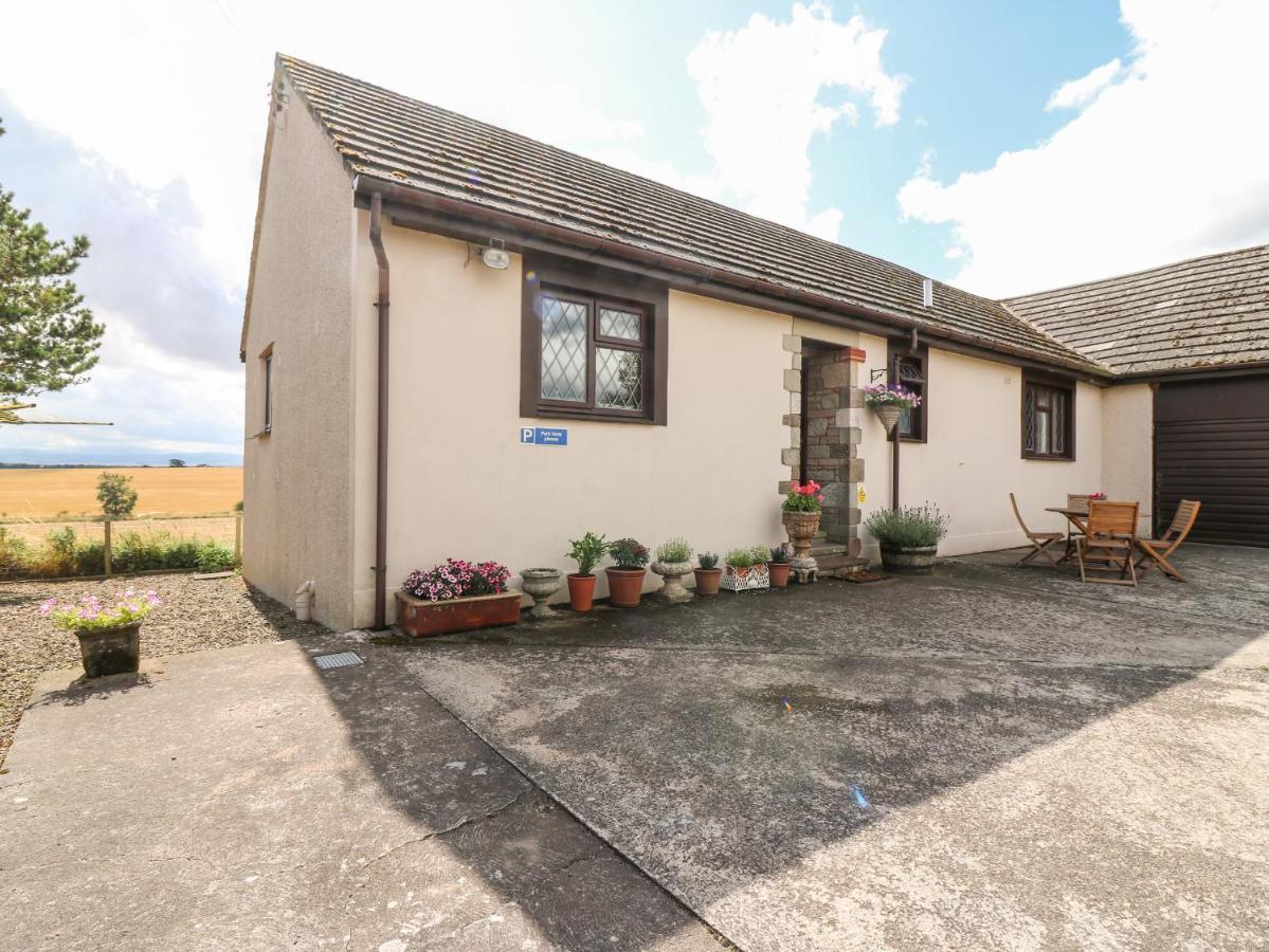 Courtyard Cottage Duns Exterior photo