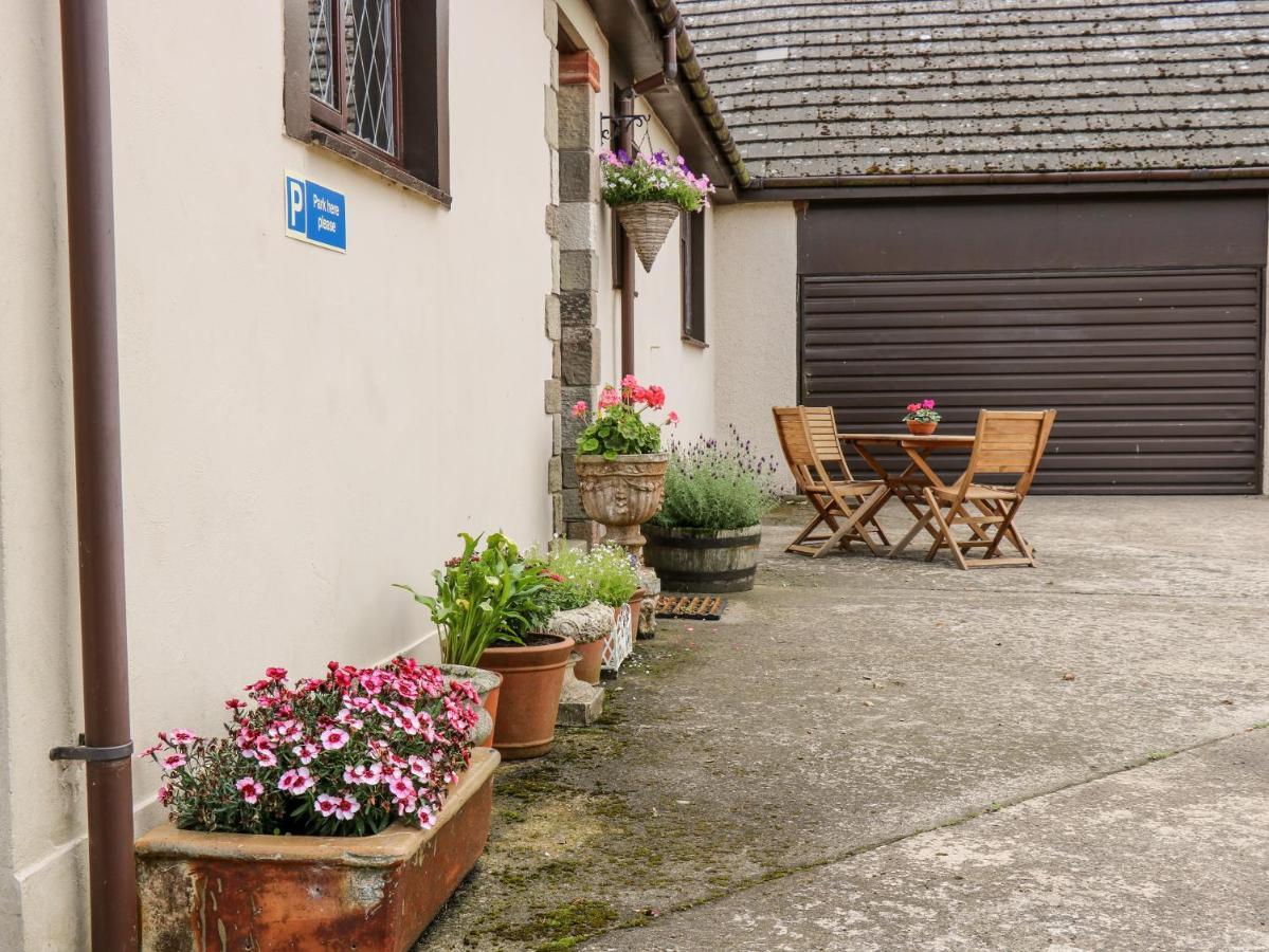 Courtyard Cottage Duns Exterior photo